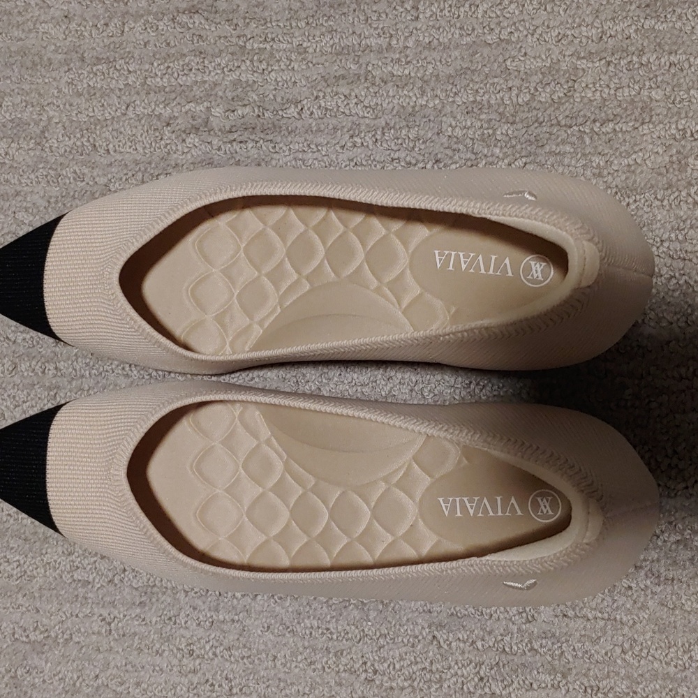 Women shoes is new really soft inside please see in photos